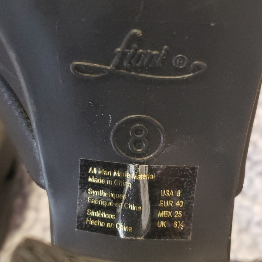 Black Fioni, size 8 heels - Picture 7 of 8